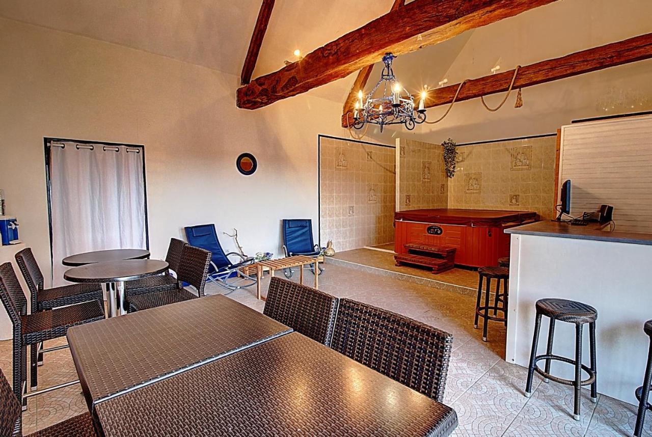 Gite De La Courtaudiere Le Petit-Pressigny Bagian luar foto